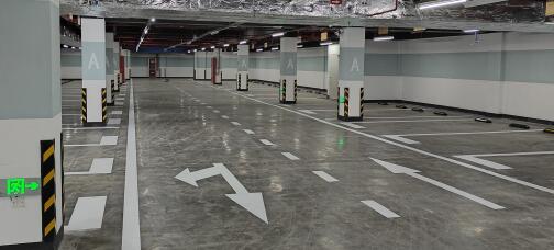 停車場劃線解析，高效利用空間，5300平米可容納多少停車位？