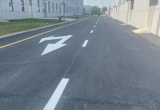 蘇州廠區(qū)劃線認(rèn)準(zhǔn)專(zhuān)業(yè)團(tuán)隊(duì),施工周期短,標(biāo)線耐磨抗造 蘇州廠區(qū)劃線認(rèn)準(zhǔn)專(zhuān)業(yè)團(tuán)隊(duì),施工周期短,標(biāo)線耐磨抗造