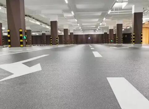 工廠磨石地坪施工難題不用愁，專業(yè)設(shè)備團(tuán)隊來解憂